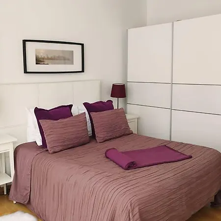 Purple&brown Coruna Apartment *